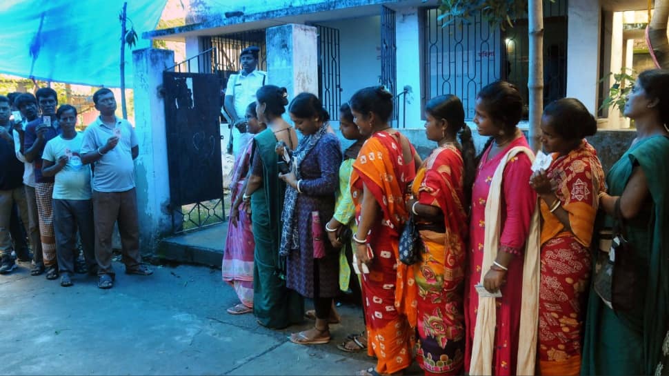 Explained | Bengal’s binary politics: Why the state voters struggle to imagine alternatives