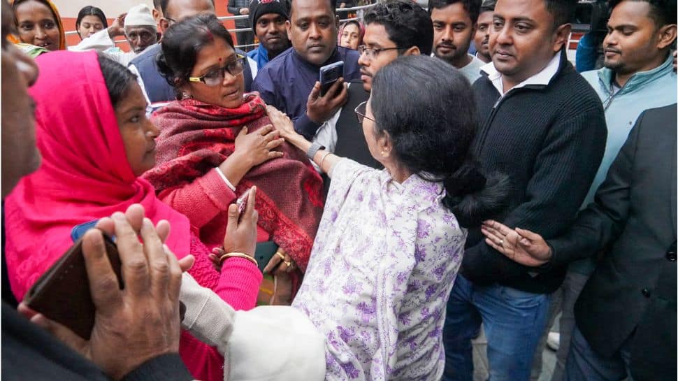 Mamata Banerjee meets SIR victims at Banga Bhavan; alleges suppression of voters in Bengal