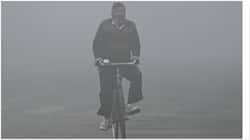 Delhi-NCR wakes up to dense fog with AQI in moderate to very poor categories