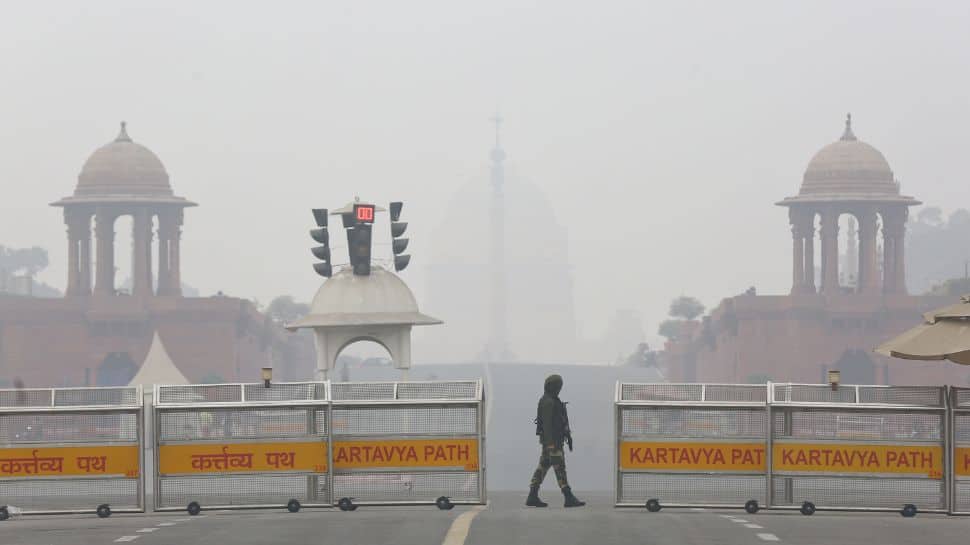 Delhi weather alert: Dense fog in national capital; low visibility procedures at airport | IMD issues yellow alert