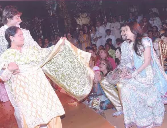 Amitabh Bachchan-Jaya Bachchan dance