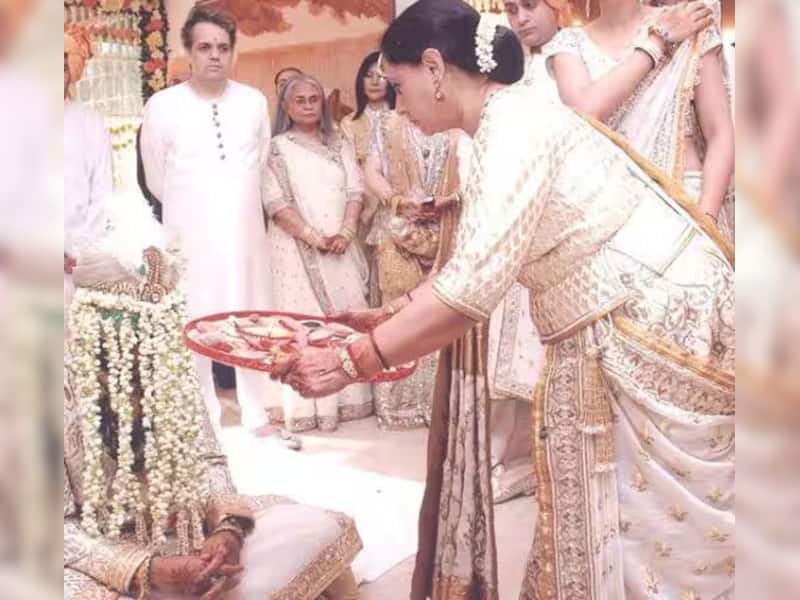Jaya Bachchan at Abhishek Bachchan's wedding