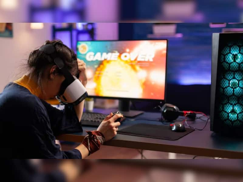 Suicide Pacts and Secret Groups