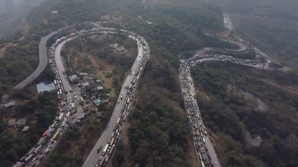 Mumbai-Pune expressway jam: Traffic stuck for over 30 hours, commuters stranded without food and water
