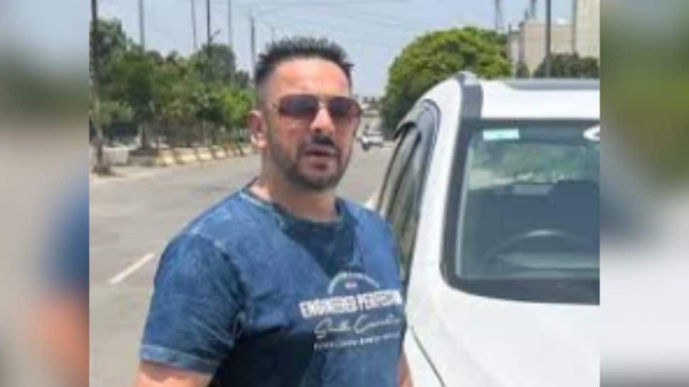 Punjab: AAP leader Lucky Oberoi shot dead inside his car in Jalandhar