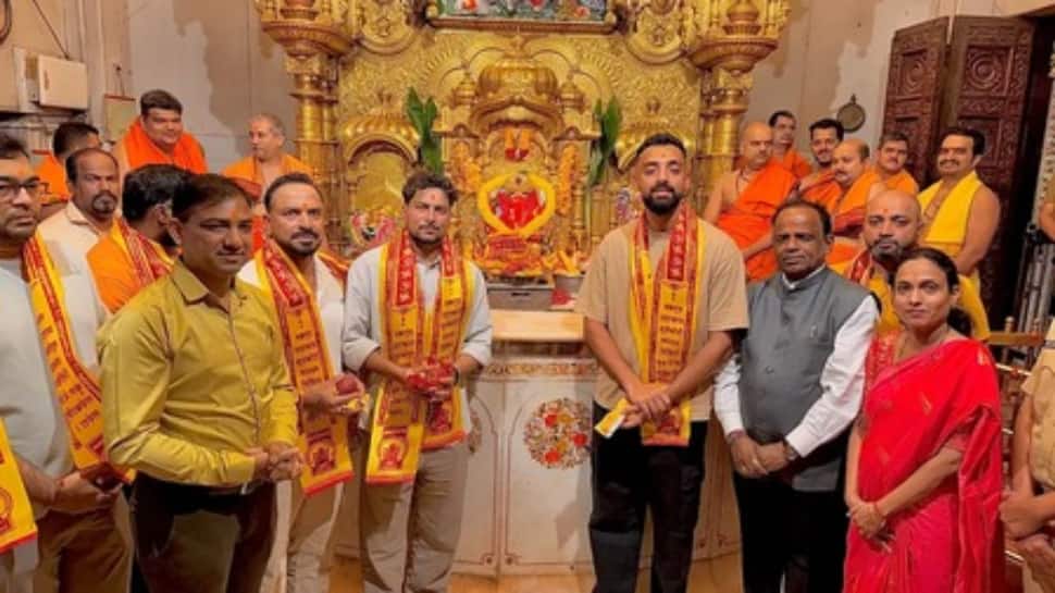 Culture first: Indian Cricket team seeks blessings at Siddhivinayak Temple before T20 WC opener