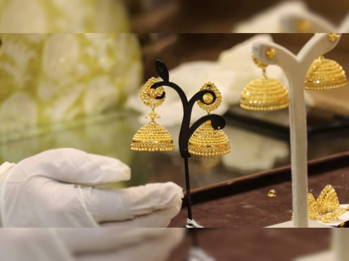 Gold, silver prices jump as US dollar weakens; Gold at Rs 1,57,484 per 10 gram