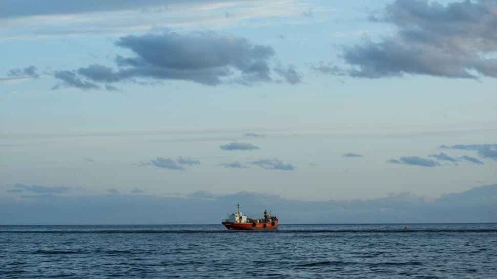 US cautions American vessels in Strait of Hormuz to remain ‘as far as possible’ from Iranian waters