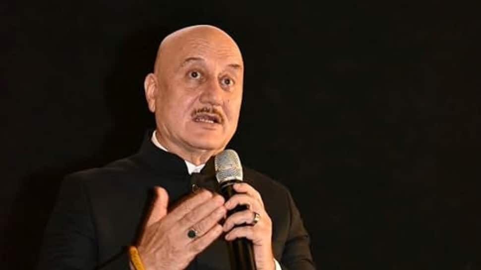 Anupam Kher warns fans about fake social media account - watch video