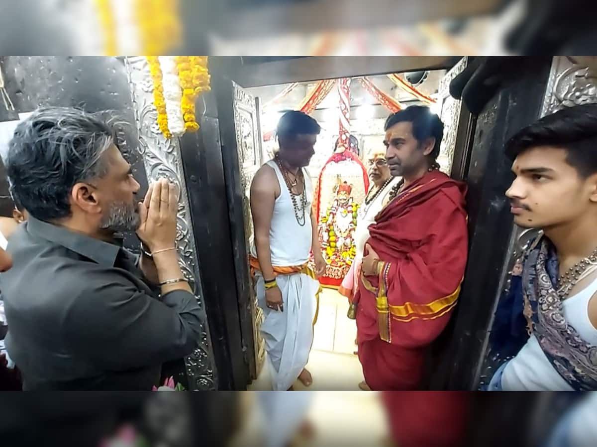 Suniel Shetty prays at Mahakaleshwar temple after 'Border 2' success