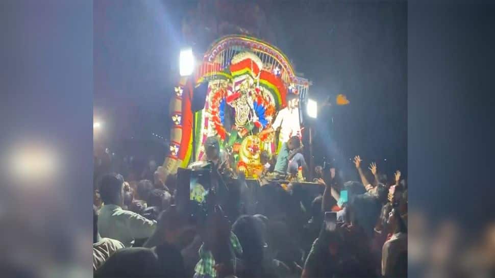 Tamil Nadu: 60 foot temple chariot overturns in Vellore, seven devotees injured