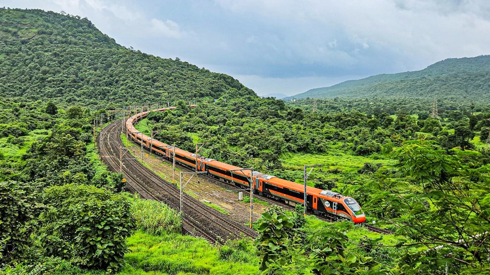 4. Mumbai – Kolhapur Vande Bharat