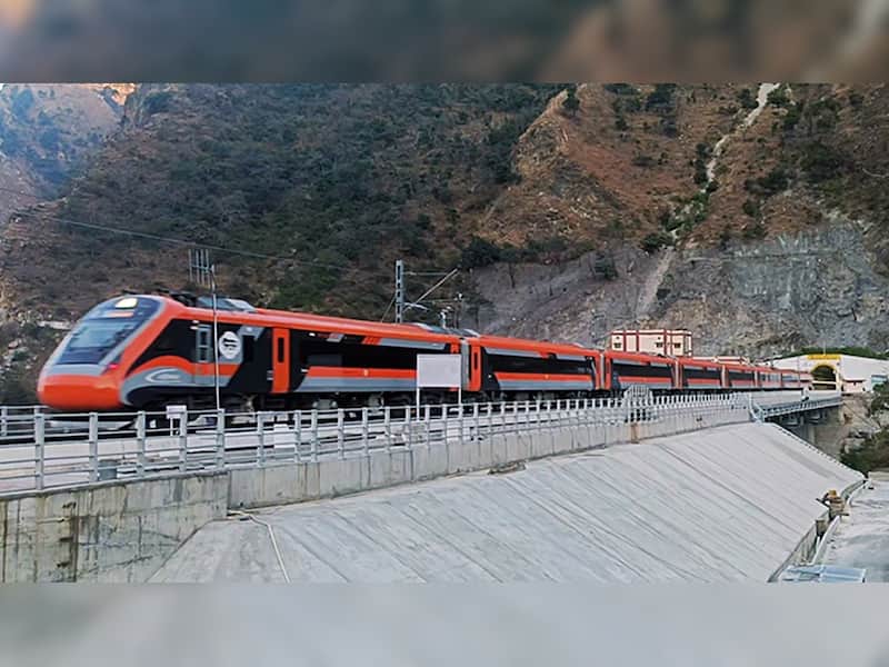 2. Delhi – Dehradun Vande Bharat