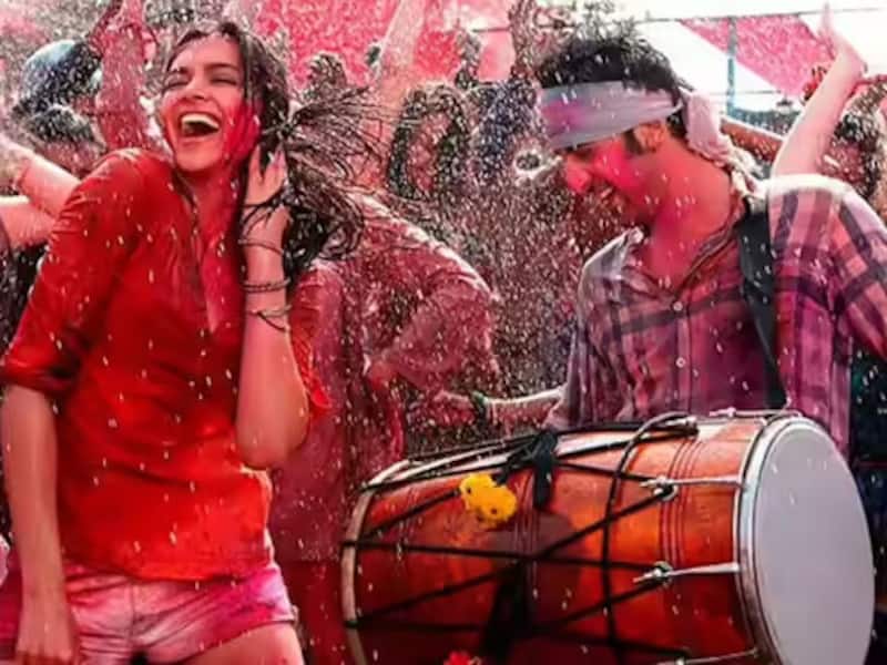 Ranbir Kapoor-Deepika Padukone - Balam Pichkari 