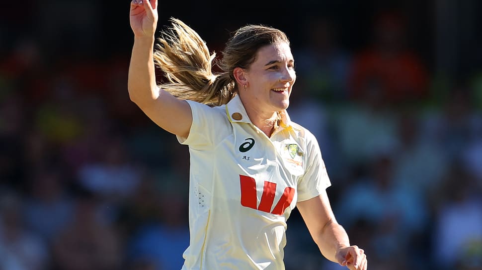 Pink-ball Test, Day 1: Annabel Sutherland, Lucy Hamilton put Australia on top against India