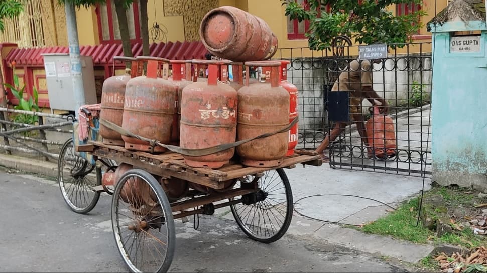 India LPG crisis: 25-day refill rule enforced; commercial supply halted in Mumbai, Bengaluru, Kolkata