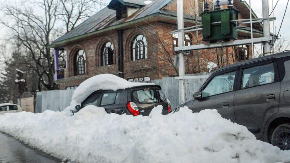 Jammu and Kashmir weather alert: Fresh snowfall shuts key highways; travel advisory issued