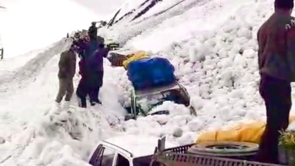 Zojila Pass avalanche tragedy: 6 killed, 5 injured; Rescue operation on - What happened?