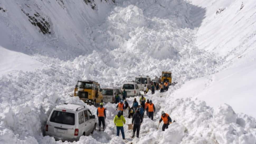 Zojila Pass avalanche tragedy: 5 killed, 5 injured; Rescue operation concludes - What happened?