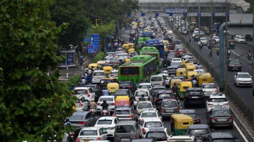 Traffic nightmare in Noida as workers block key roads, Commuters stuck for hours