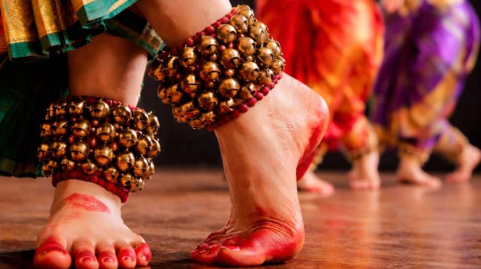 Which Uttar Pradesh district is known as ‘Ghungroo City’?