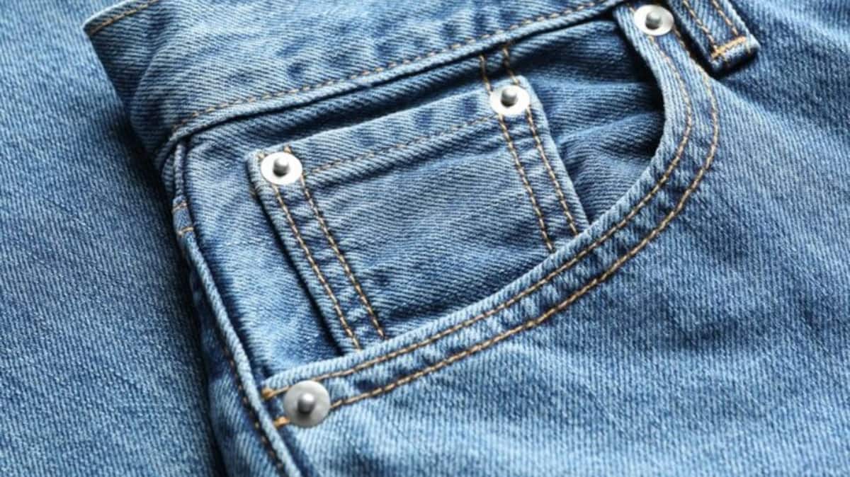 Why do your jeans have that tiny pocket even if it isn`t used? The surprising history behind it