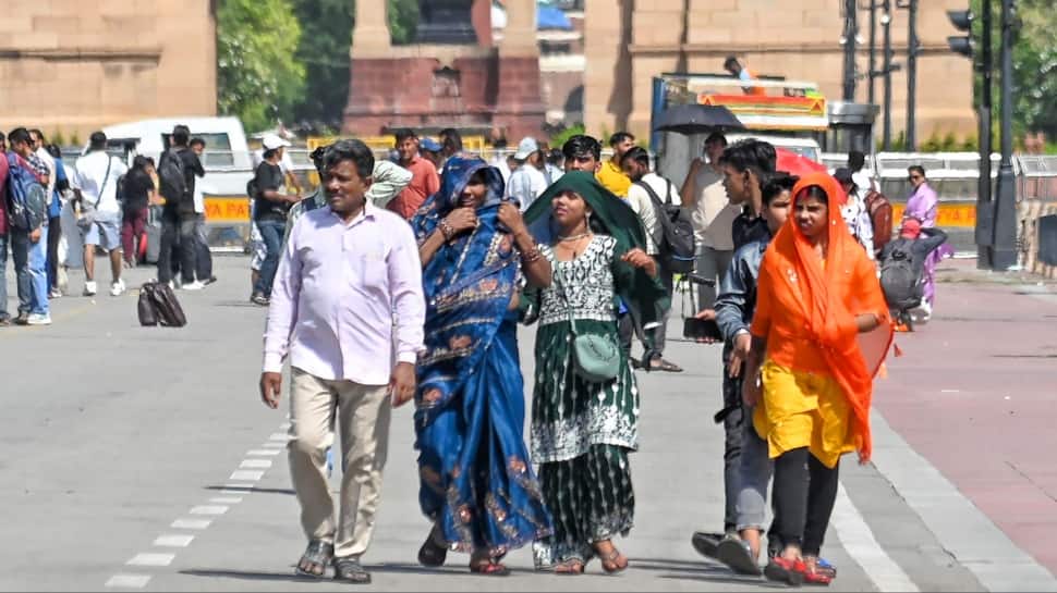 India heatwave update: Akola hits 44.2°C; IMD issues yellow alert for Mumbai & coastal districts