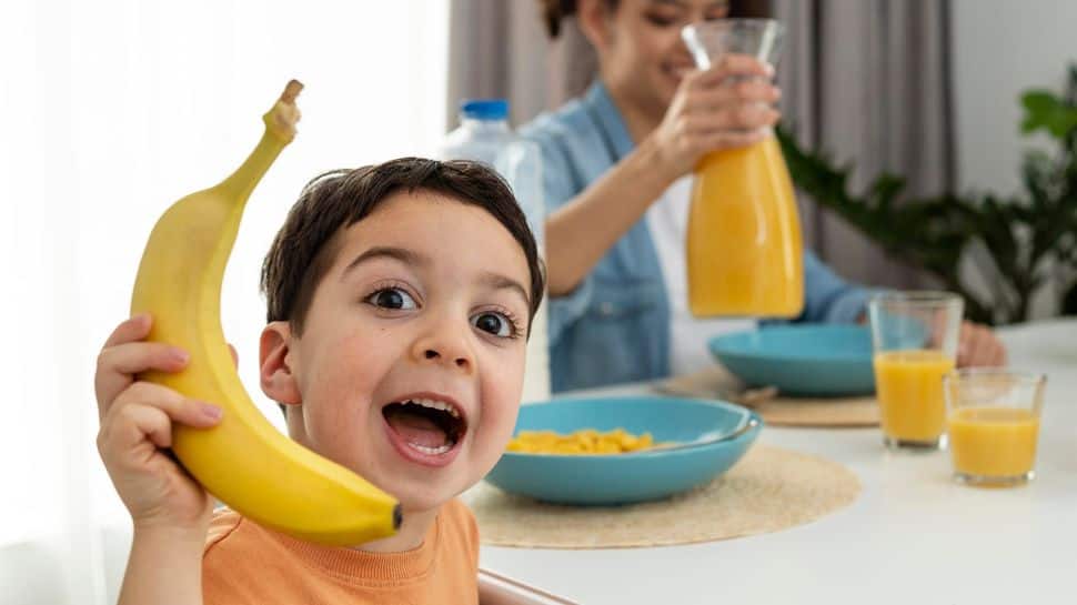 My child has cold, is it safe to give her bananas? Expert says...
