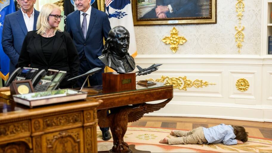 Viral video: Toddler stuns President Trump with Oval office dance after ...