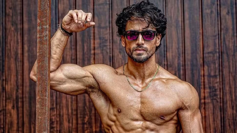 Tiger Shroff lifts 60 kgs weights, still feels 'light'; sets new fitness goals!