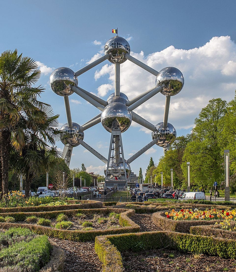 World's 8 most strangest and weirdest buildings: 13-story and 44-metre ...