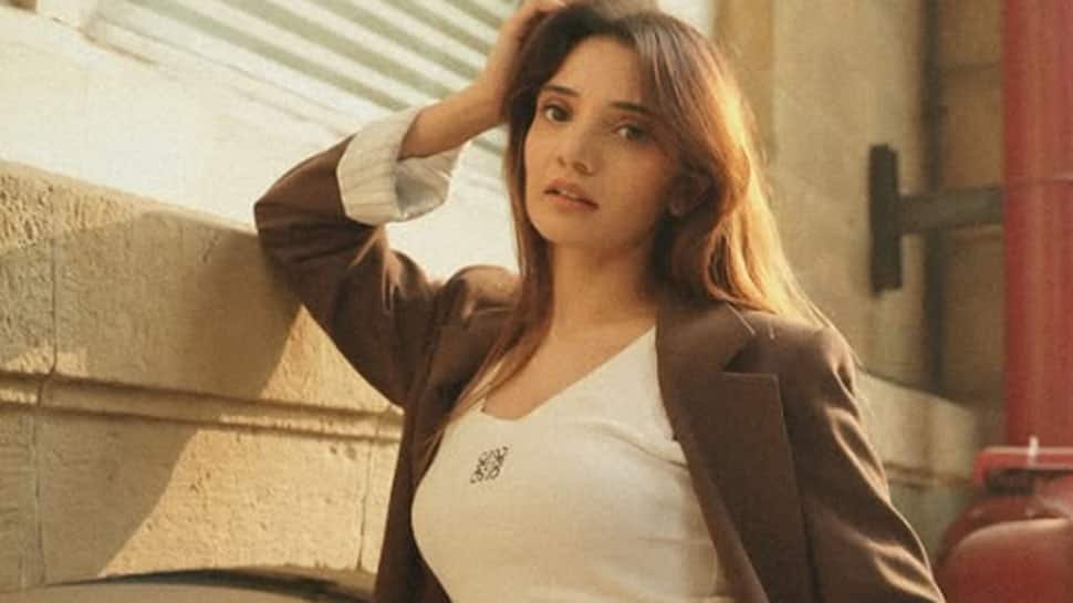 Meet model-influencer Juhi Bhatt, Ranveer Allahabadia introduces stunning girlfriend to social media world!