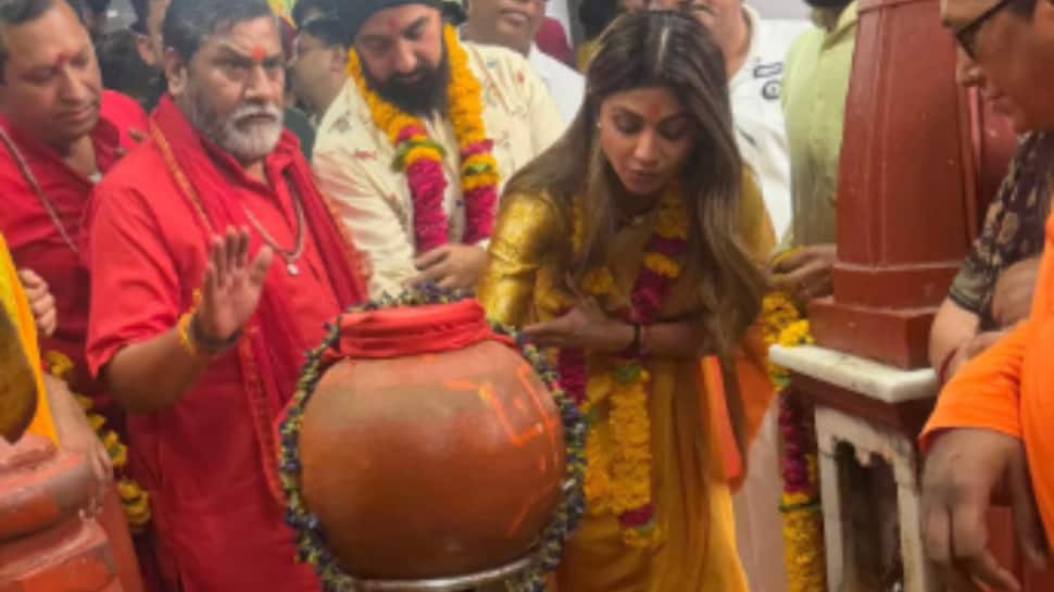 Shilpa Shetty, Raj Kundra offer prayers at Datia’s Pitambara Peeth - See pic