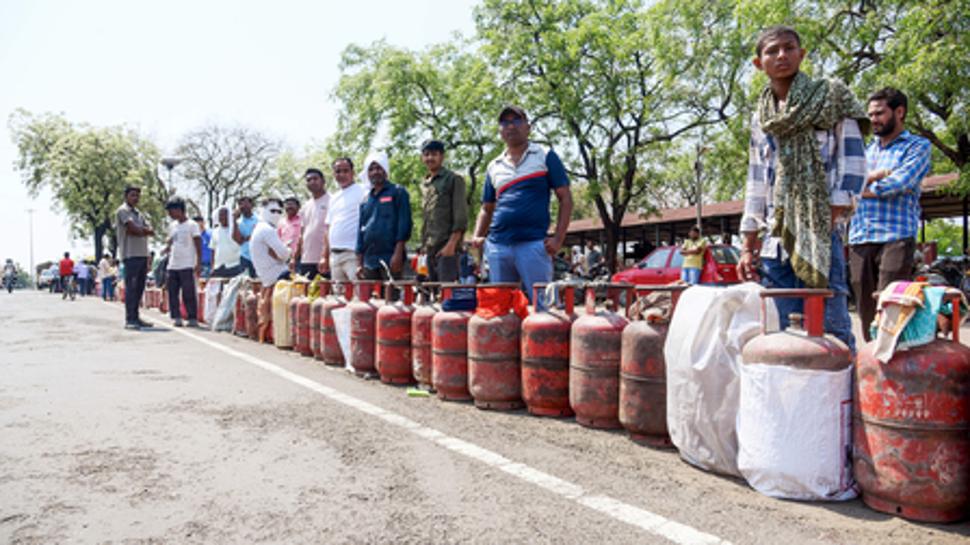 OMCs warn customers of rising LPG delivery scams demanding OTPs ...