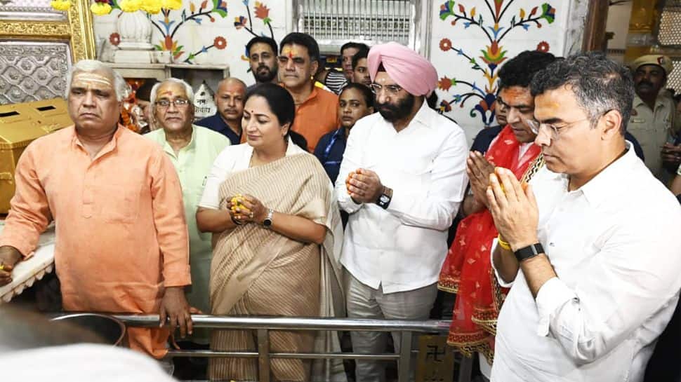 CM Rekha Gupta offers prayers at Delhi’s ancient Gauri Shankar temple on the completion of 75 glorious years of Somnath temple reconstruction