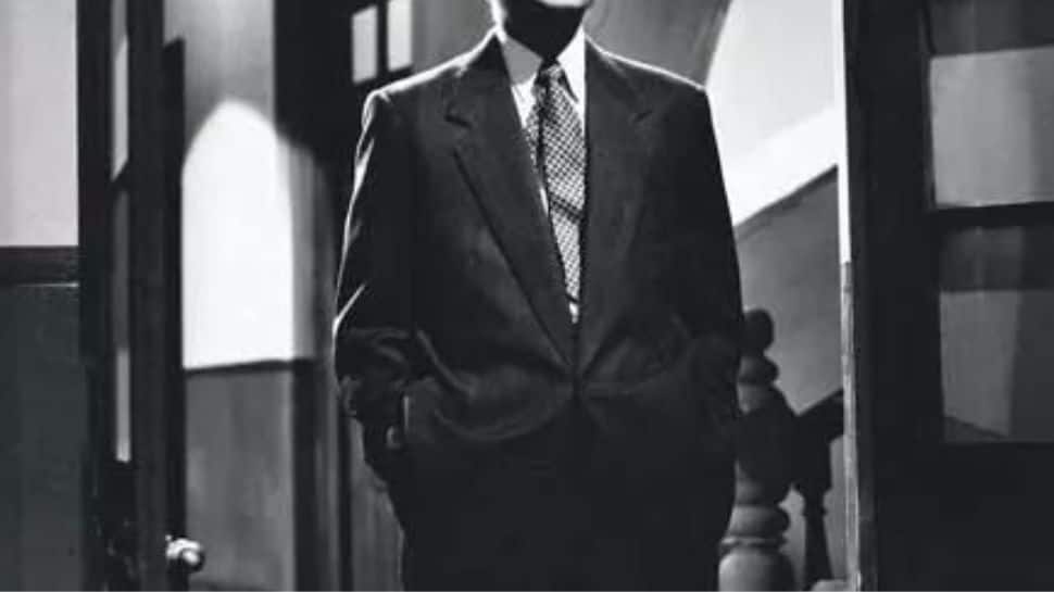 Who Am I? Female fans allegedly jumped off buildings for this superstar; he was advised not to wear black in public