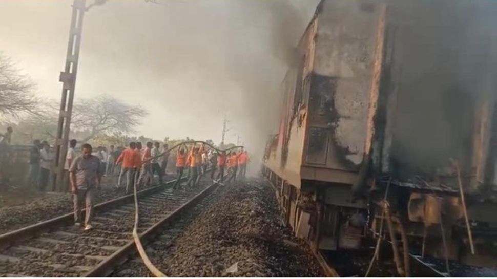 Massive fire breaks out in Delhi-bound Rajdhani Express near MP's ...
