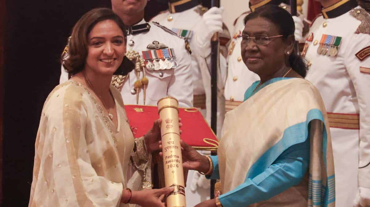 India captain Harmanpreet Kaur conferred with Padma Shri by president Droupadi Murmu - WATCH
