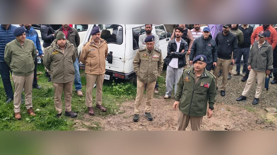 320 people successfully rescued from 65 cable cars after seven-hour operation in Gulmarg