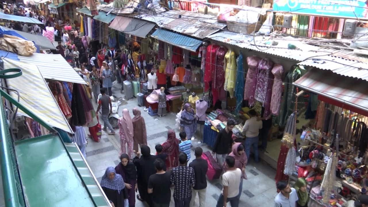 Eid markets across Kashmir see 50% slump amid inflation and Gulf tensions