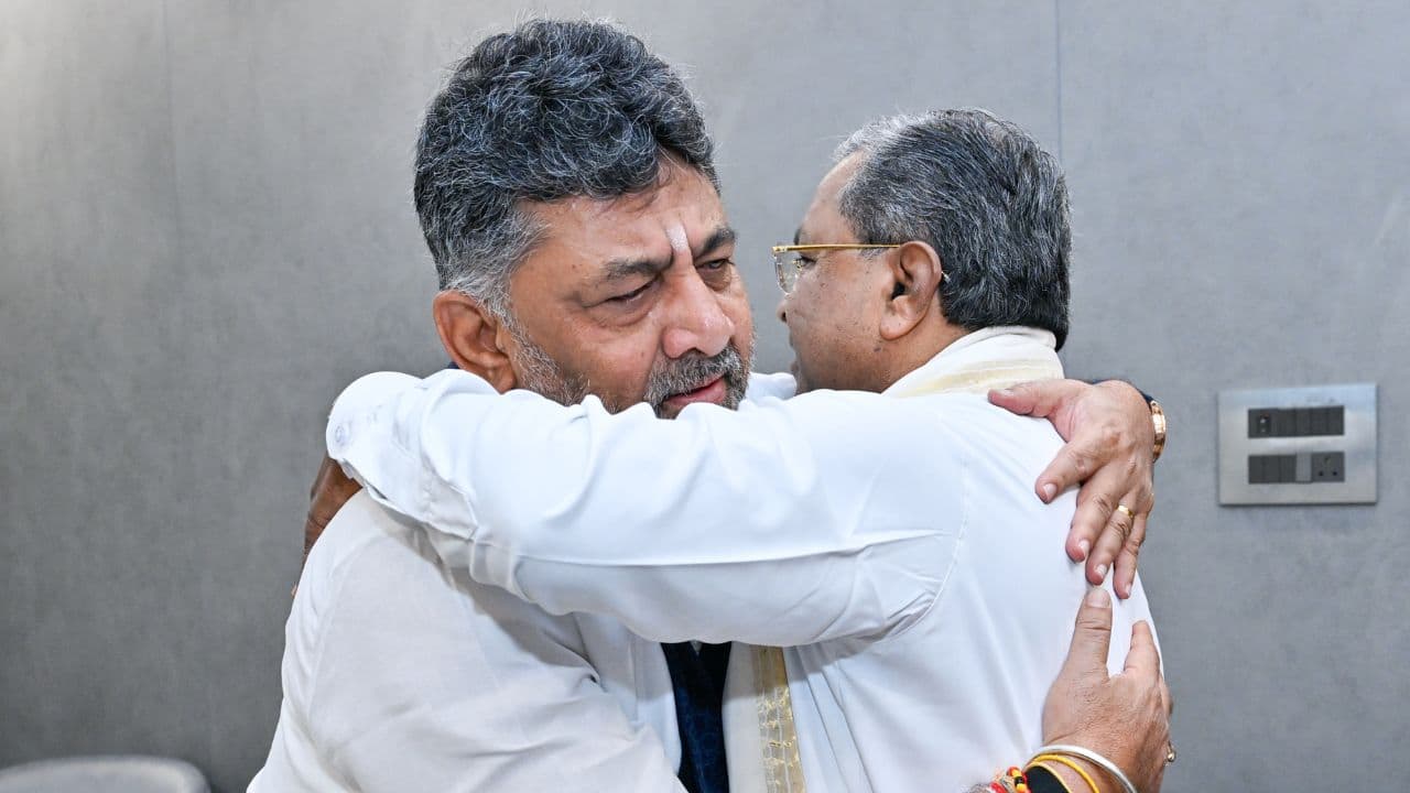 `Siddaramaiah will resign at 3 pm, DK Shivakumar to be the new CM`: Karnataka Minister