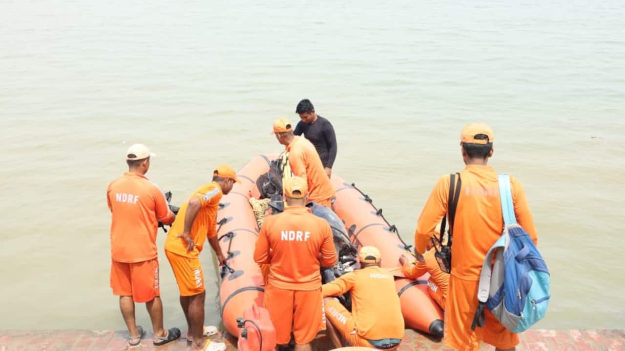 Bihar boat tragedy: 2 Dead, 5 missing after passenger vessel capsizes in Samastipur over strong winds