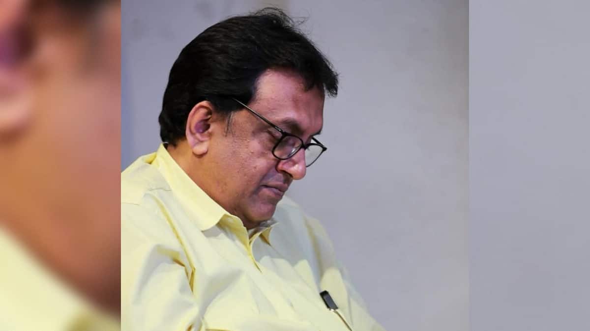 Another blow to Mamata Banerjee: TMC`s Santanu Sen resigns from party`s All-India Spokesperson post