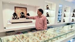 Gold, silver decline up to 1% amid geopolitical uncertainty