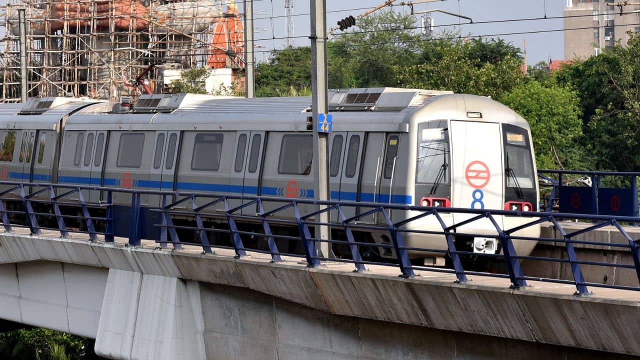 Technical glitch disrupts blue line metro services; passengers stranded at Noida Sector 16 station | VIDEO