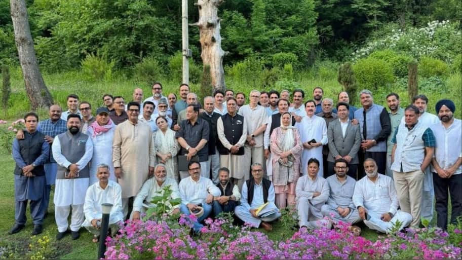 NC leaders to march to Delhi for J-K statehood; Opposition mocks CM Abdullah's Dachigam meeting