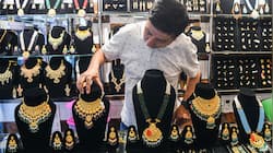 Gold dips 0.87 % this week over stronger dollar, Fed rate hike expectations
