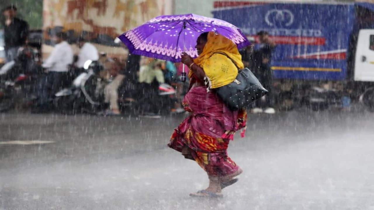 Monsoon hits full swing, IMD issues alerts: Heavy rain in So