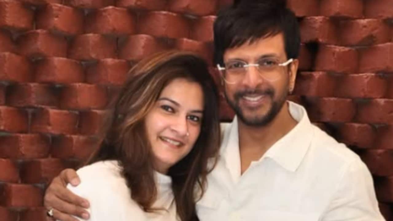 Jaaved Jaaferi’s wife reportedly files Rs 16-cr cheating case; BMC officer suspended