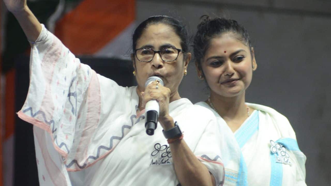 More trouble for TMC: Mamata Banerjee`s key aide S
